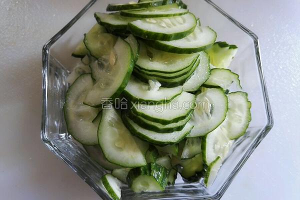 买来黄瓜吃不完自己怎样做酱黄瓜,第二天就能吃的酱黄瓜的腌制方法