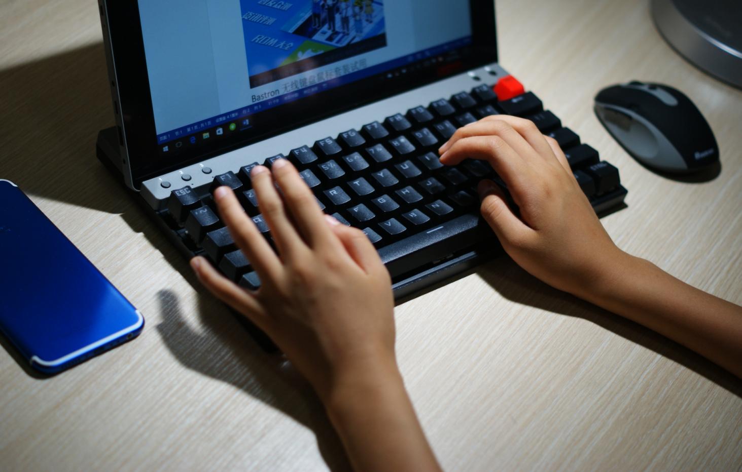 “一对多”的畅快体验——佰思川MK75+无线双模机械键鼠套装体验