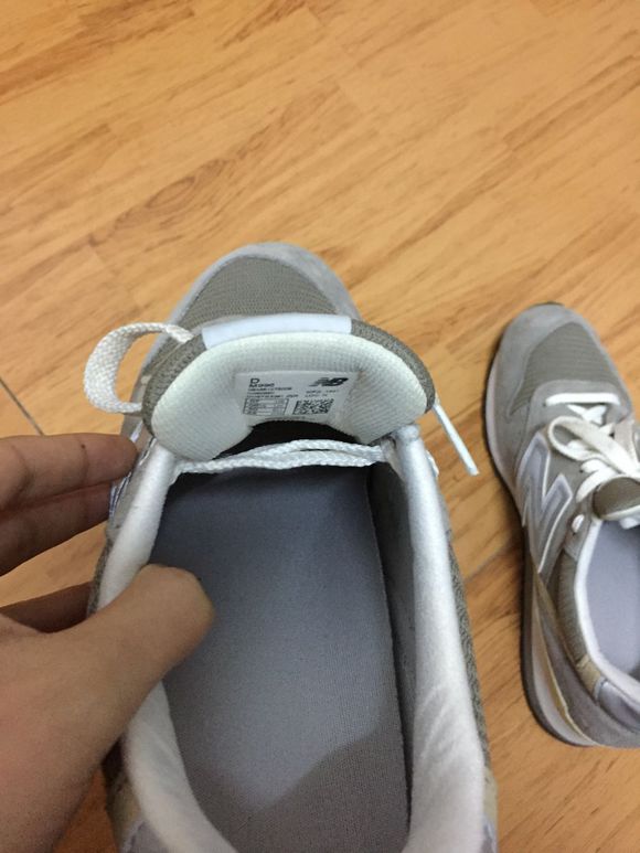 鞋子的鞋舌总是乱歪,鞋子的鞋舌总歪怎么办没有鞋带