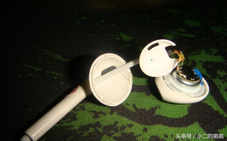 苹果耳机2代耳机盒拆解,拆解苹果耳机话筒