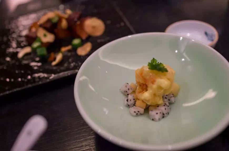 一天吃四五顿饭不长肉才怪,一天吃四顿不胖都不行