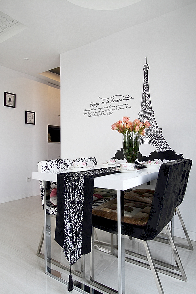 武汉老园艺师只因老伴喜爱花儿,果断把卧室窗台巧变花园式榻榻米!