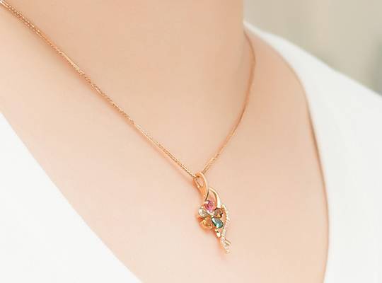 为什么有些钻石看起来大却便宜,为什么钻石比铁硬