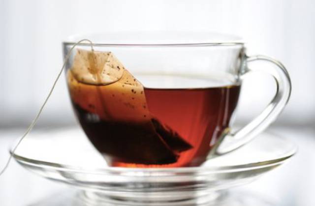 关于隔夜茶的这几个用途,隔夜茶有什么用处千万别扔