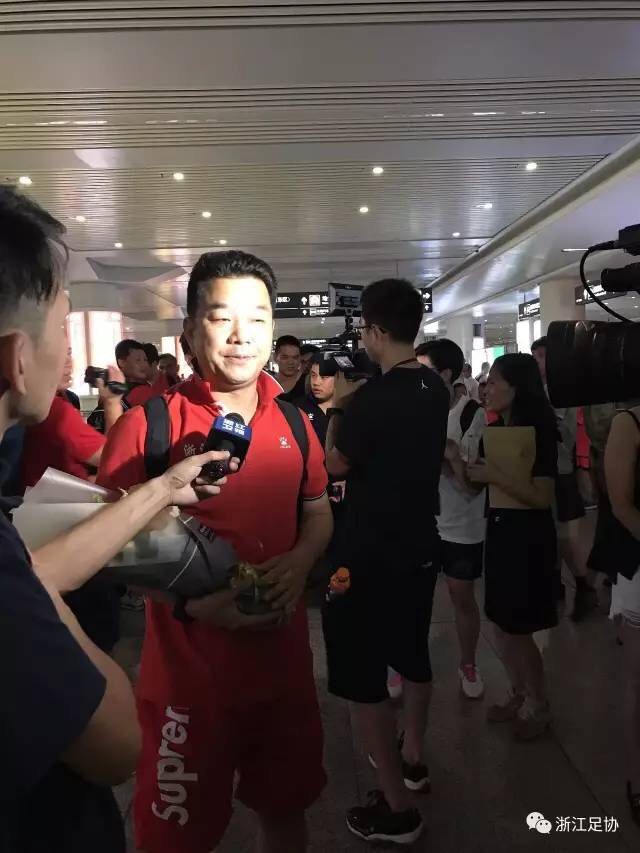 杭州亚运会冠军凯旋归来,杭州足球冠军归来
