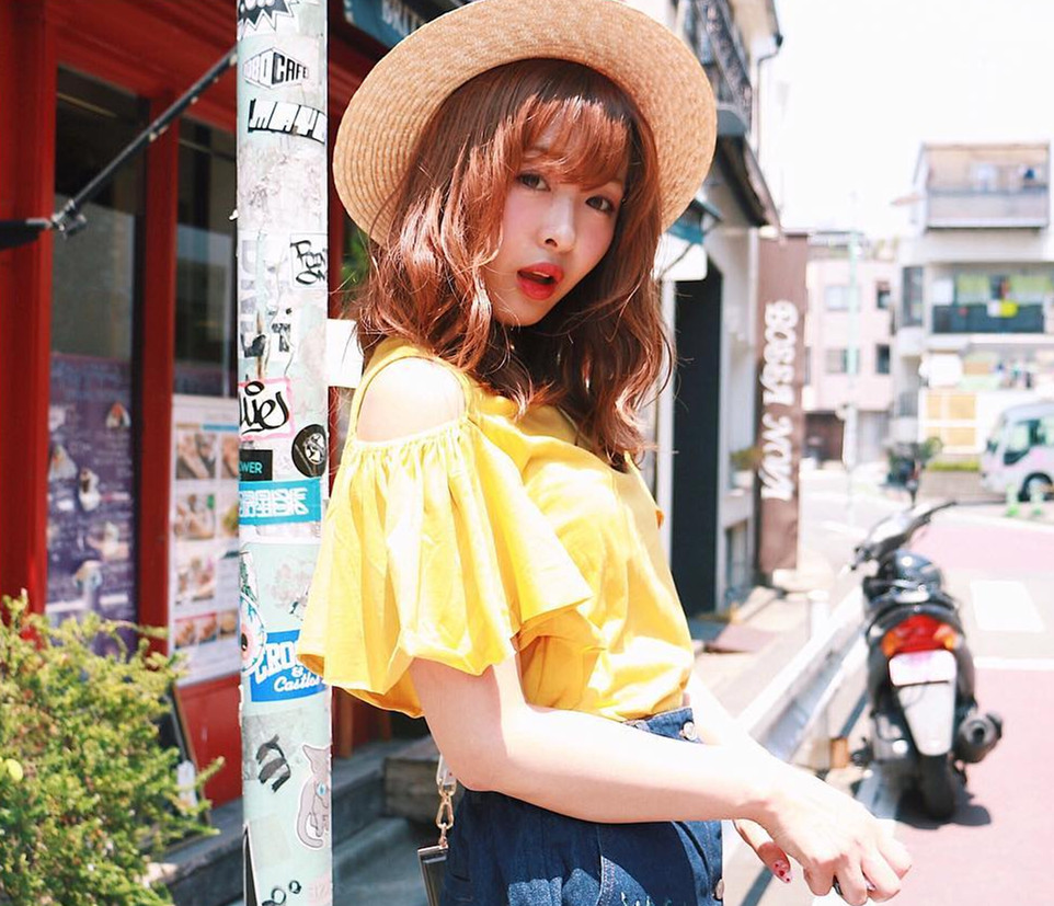 蓝色草帽海边度假,玩转海边度假风