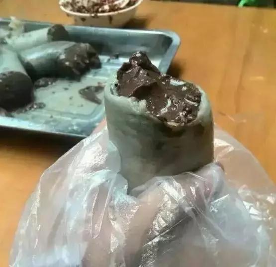 如果你到了内黄，看那些灌肠摊前，一个个吃灌肠人的吃相，就是不饿，也会忍不住前去来一碗！