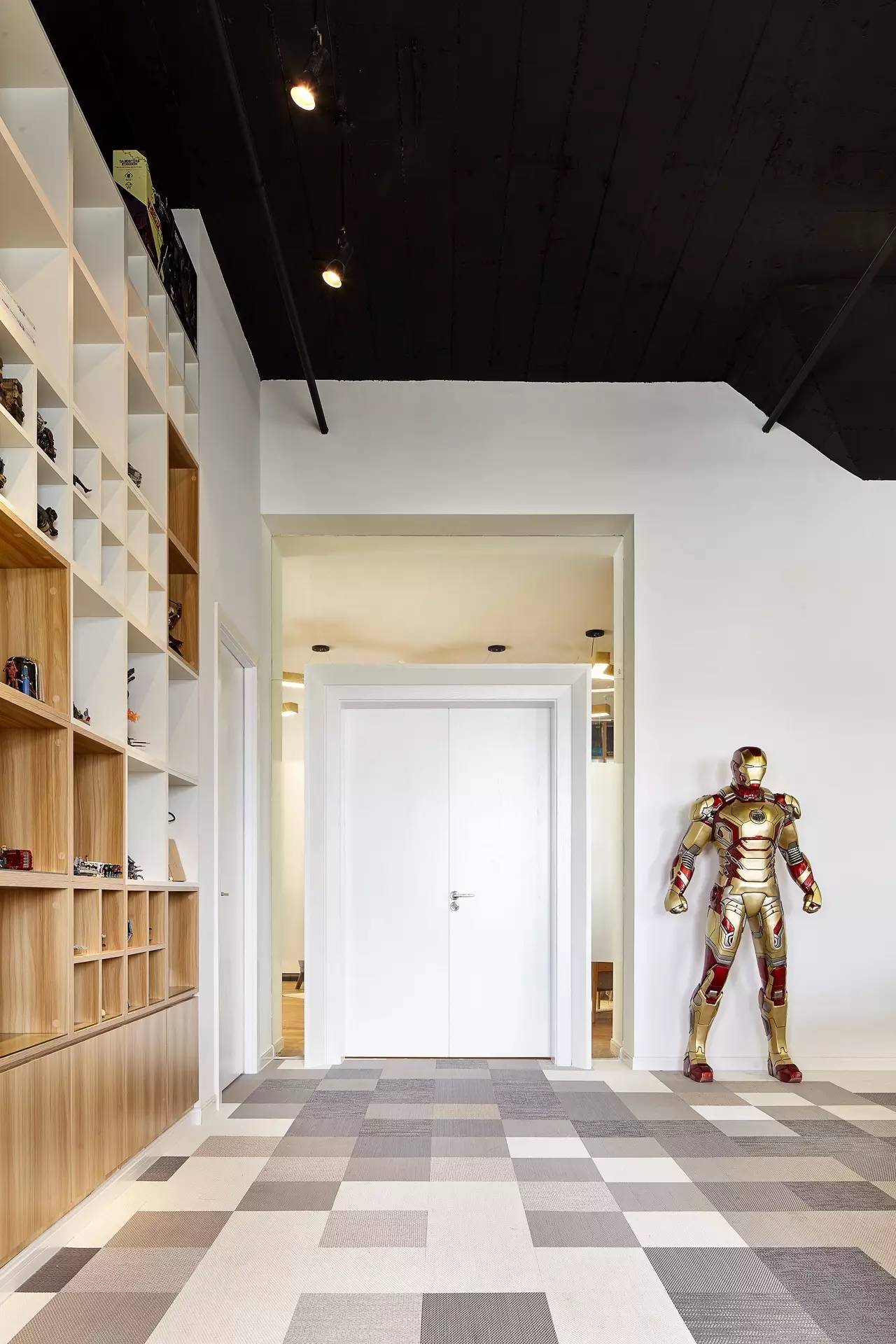 爱情公寓里面的角色都是什么工作,爱情公寓主角的工作到底是什么