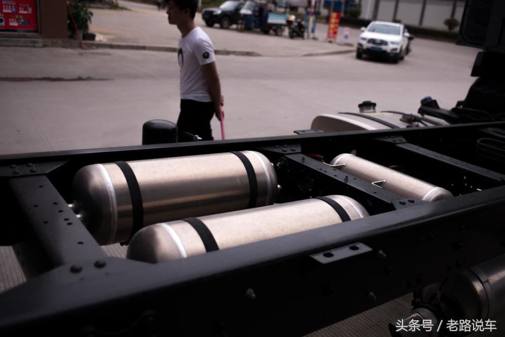 格尔发天然气用的什么发动机,格尔发纳威司达