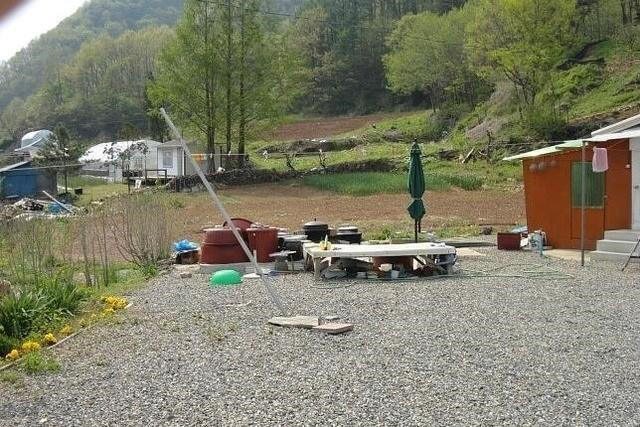 闺蜜远嫁韩国农村,闺蜜嫁到农村见到房子惊呆了