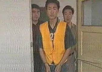 王子一酒瓶子不仅打死了人，也打碎了金德四少的职业足球梦—拾遗2001