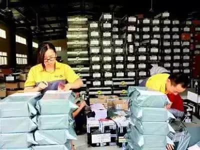 80后夫妻鞋都路艰苦创业：开网店1年内卖鞋3万双