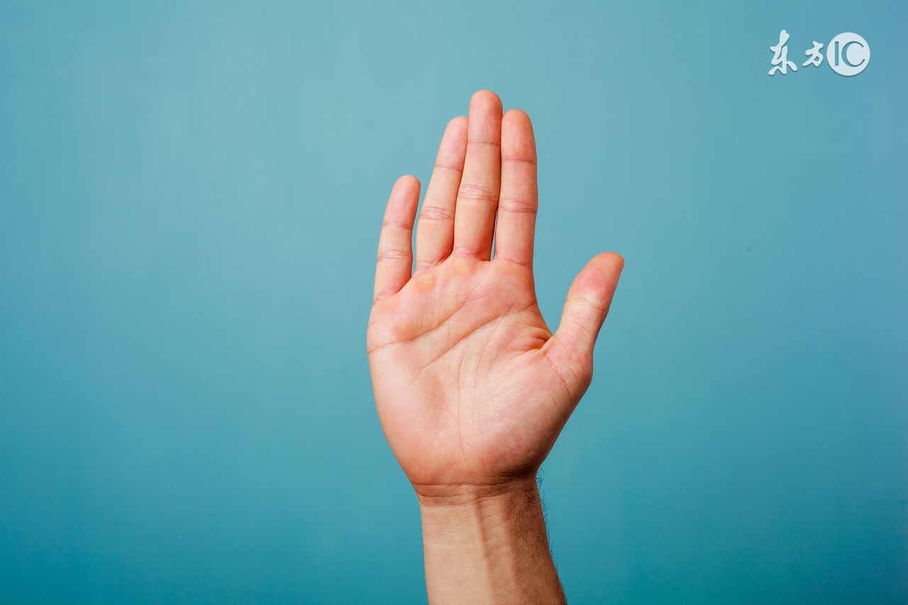 一个小游戏：对你的手说长长，她就变长，对她说变小，她就变短，学会爱你的身体，每个器官都能听懂你的话