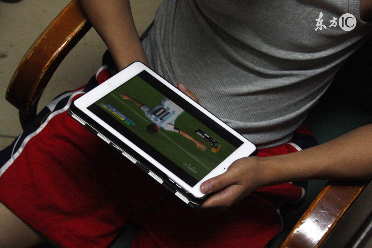 男票和你都是球迷是什么样的体验,有一个懂足球的男友是什么体验