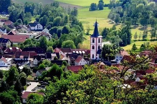 世界上最迷人的小镇,世界上最香的小镇