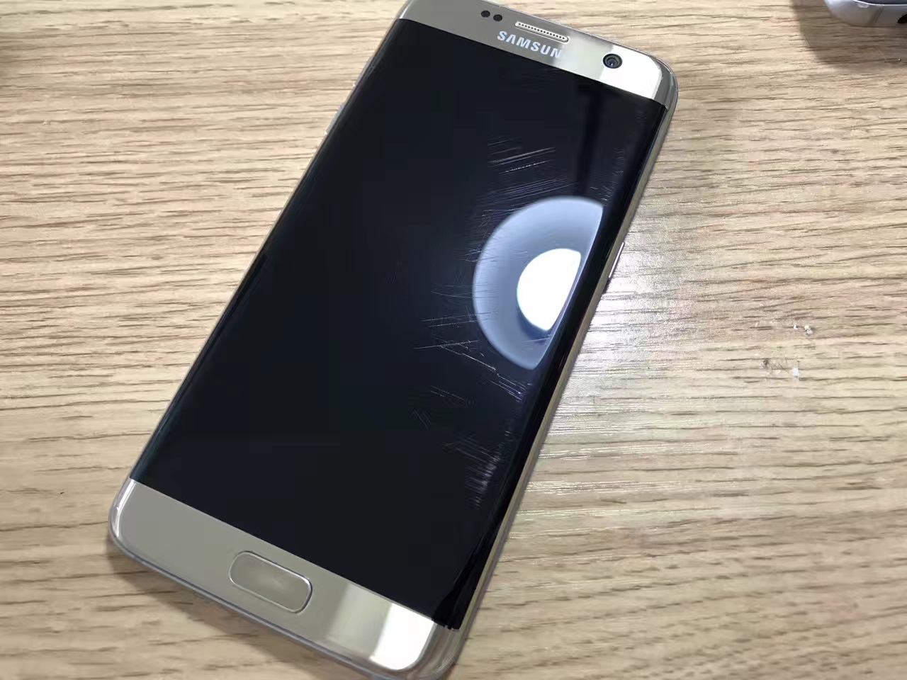 三星s7edge白菜价,三星s7edge是oled屏么