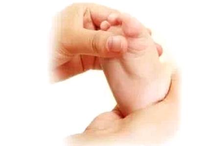 脑瘫儿足内翻矫正手法视频,脑瘫足下垂怎么锻炼