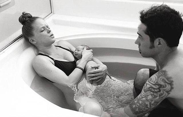 罕见！实拍夫妻决定自行在家水中生产，不料却出现惊人现象！