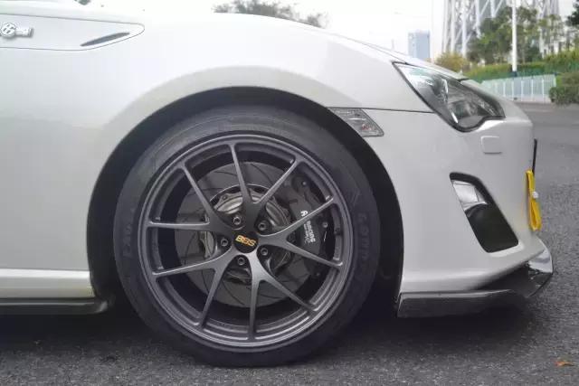 汽车改装的“鲍鱼”卡钳总有一款合你口味