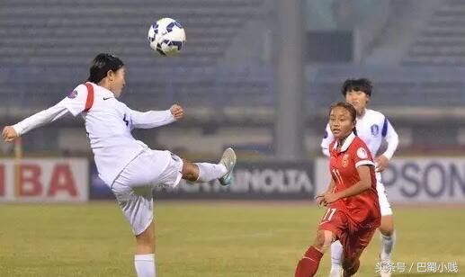 江油女孩张琳艳11分钟造两球,女足张琳艳捧杯