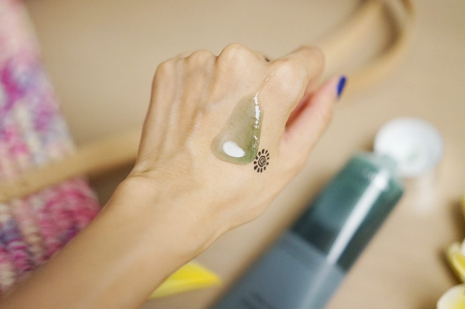 雅诗兰黛高级夜间微效洁面,雅诗兰黛净莹泽润洁面测评