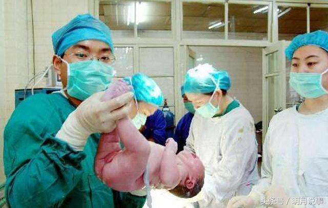 产妇生完孩子手脚腿浮肿怎么回事,产妇刚生完脸有些浮肿