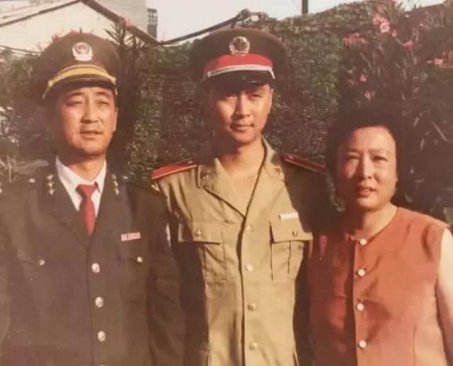 演员黄俊鹏和谁是连襟,黄俊鹏和谁像