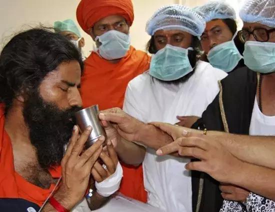 印度总理背后的“王林”，号称瑜伽包治百病，还靠“网红经济”狂赚千亿