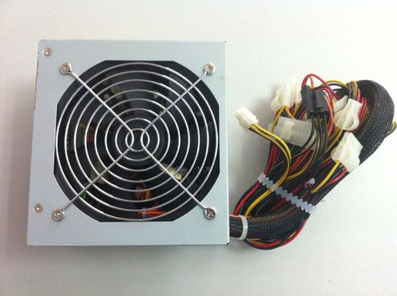 台式电脑电源应该怎么挑选，带你了解你所不知的电源大学问