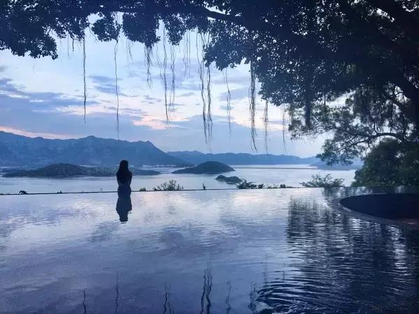 面部表情尴尬僵硬不自然怎么拍照,一拍照肢体就僵硬就尴尬