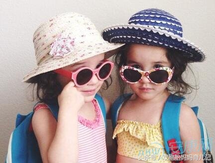 双胞胎宝贝小名,双胞胎女儿小名叫什么最好听