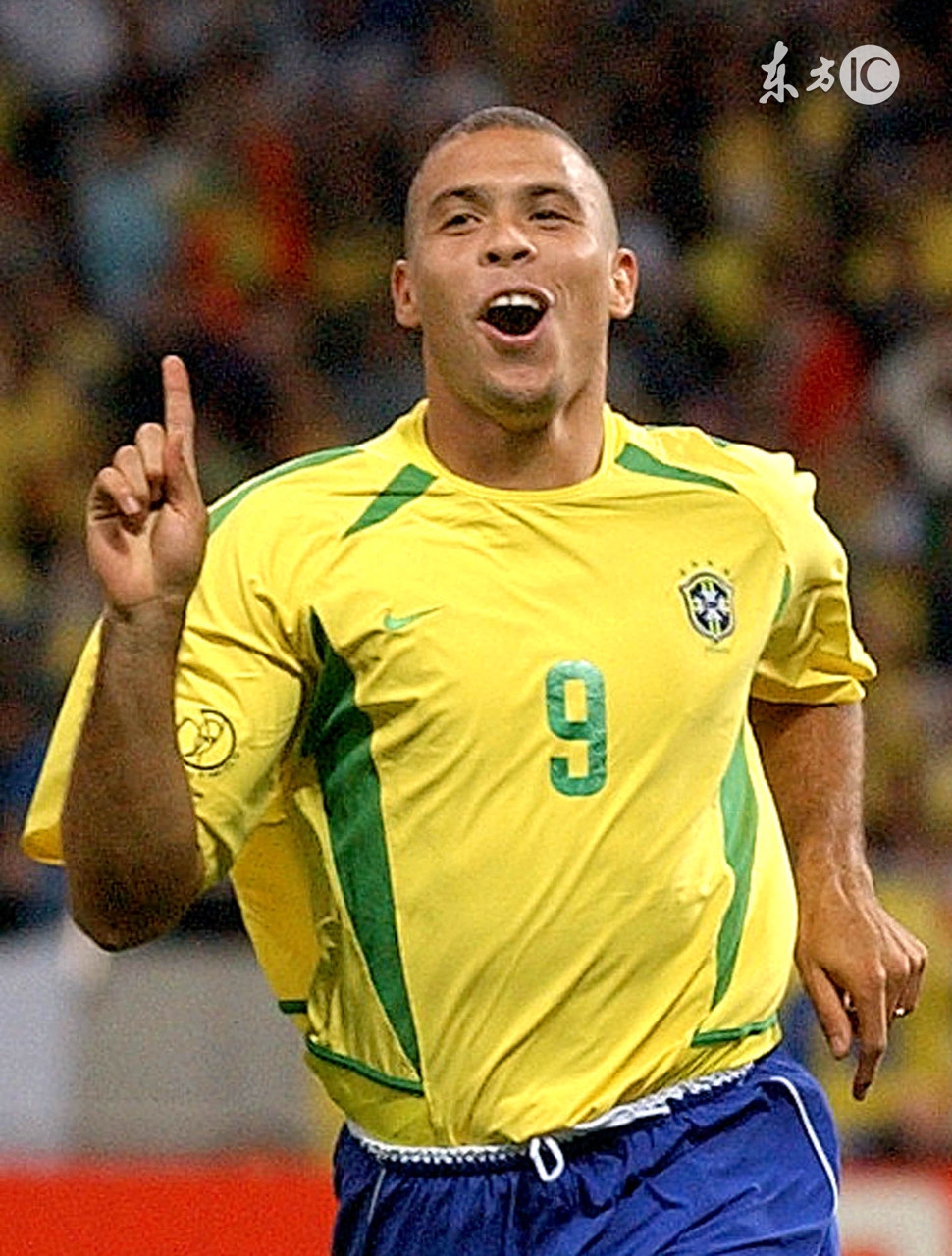 足球绝技,罗纳尔多被称为外星人的一战