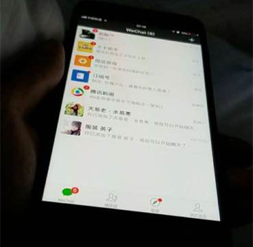 苹果7p手机掉进水里屏幕边有阴影,iphone7进水后无背光灯