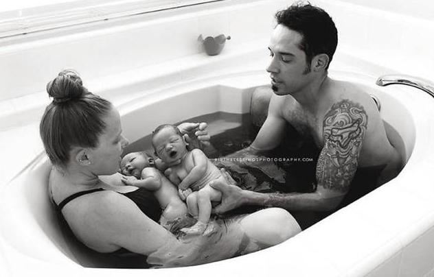 罕见！实拍夫妻决定自行在家水中生产，不料却出现惊人现象！