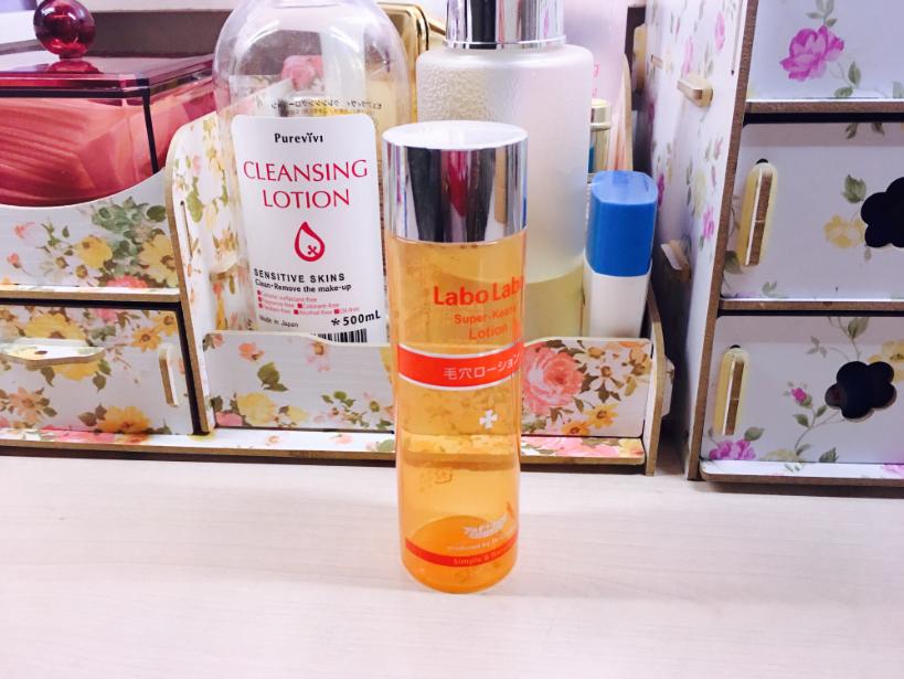 丢三拉四的一小堆空瓶