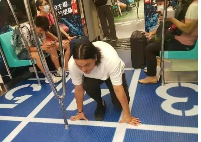 地铁站秒变游泳池,地铁变游泳池