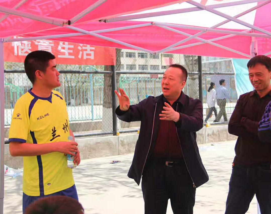 市二医院足球队在2017年第二届甘肃省卫生计生委系统“健康杯”足球赛中荣获季军