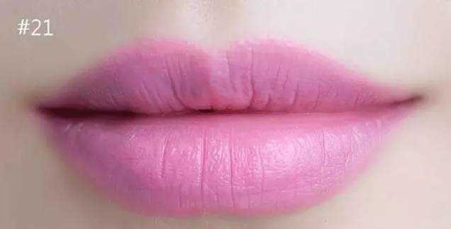 李一桐涂偏黑口红,李一桐唇纹