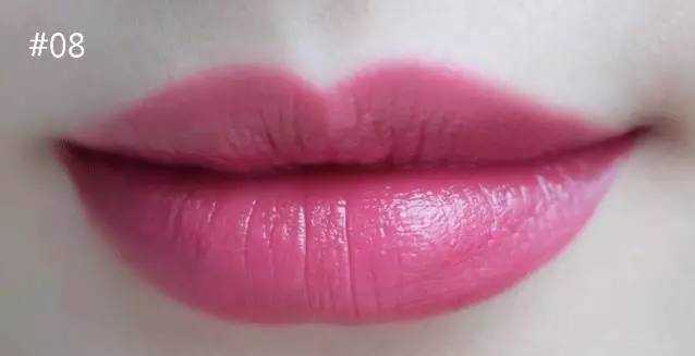 李一桐涂偏黑口红,李一桐唇纹