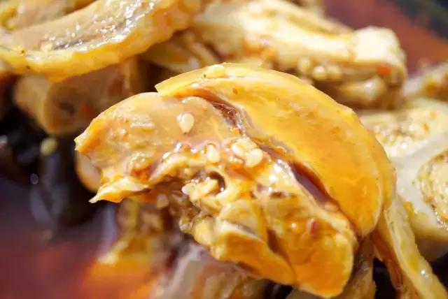 三伏天不吃饭也要买一件棉麻衫,三伏天不开空调吃饭一身汗