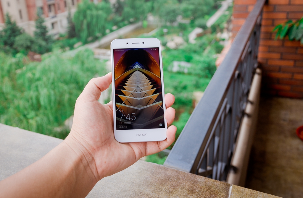 千元机测评荣耀畅玩20,荣耀畅玩6a评价