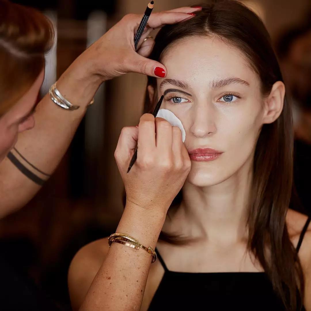 打败大牌的粉底液,揭秘堪比大牌的美妆护肤品