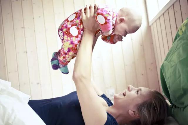 断奶前期奶量怎么减少,母乳断奶的最佳时间和技巧