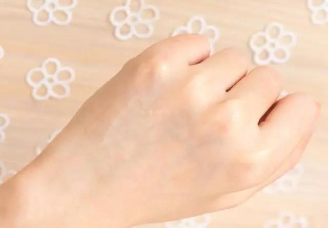 10件口碑超高的美白单品,让你「白」成一道光,我们白着呢!