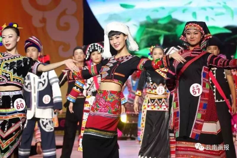 惊艳亮相！普洱代表队在“七彩云南2017民族赛装文化节”上拿下1金4银5铜