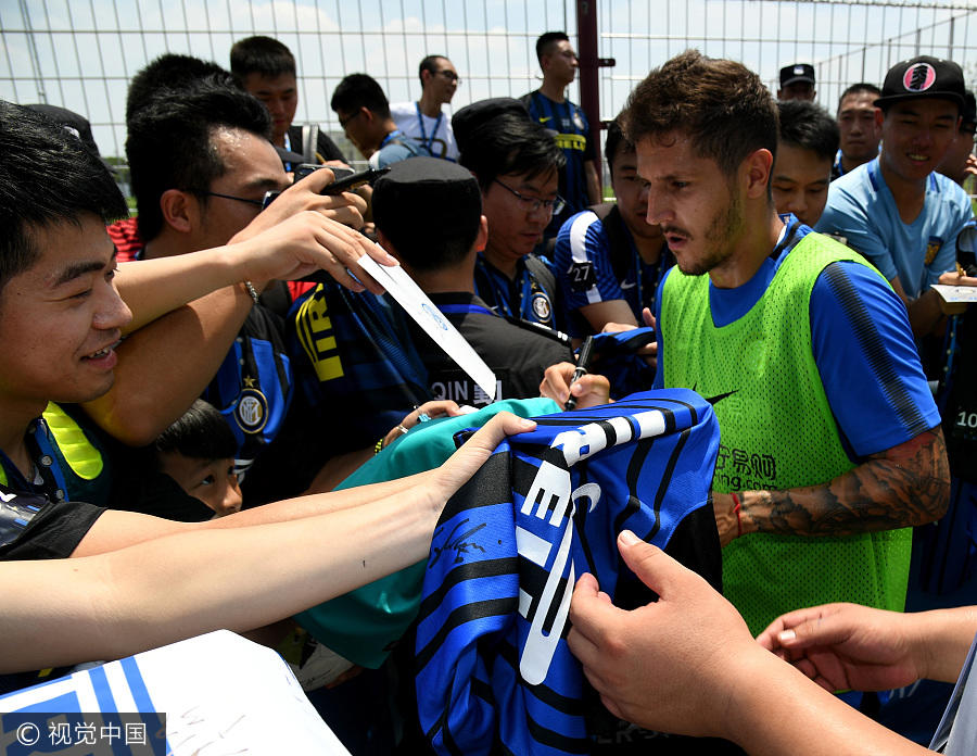 国米美女球迷,国米前锋伊卡尔迪