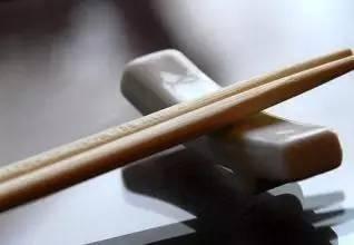 一次性筷子保存不会发霉,筷子有保质期是真的吗