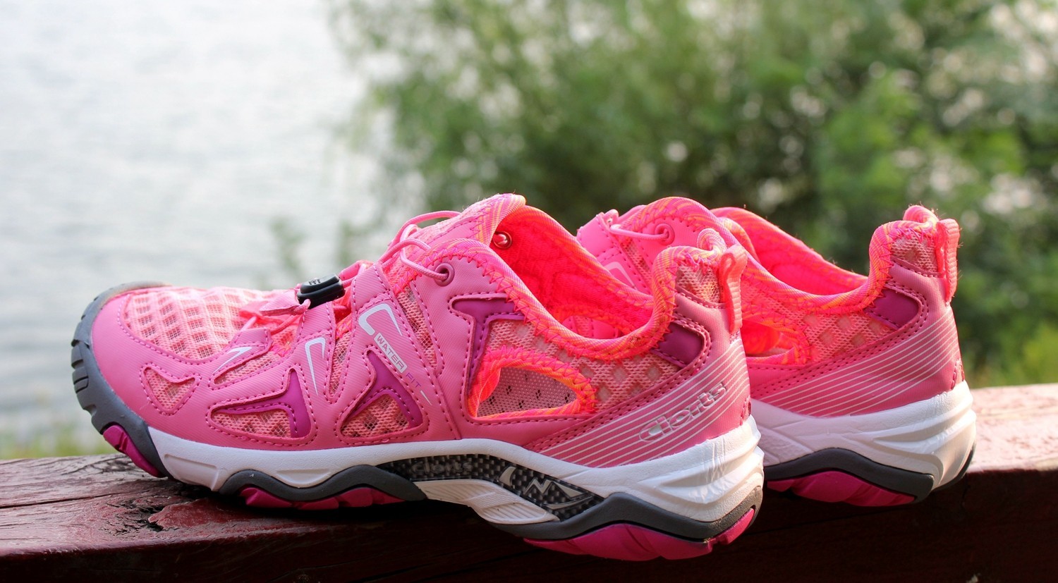 感受一份属于我的清凉——洛弛红Clorts户外溯溪鞋3H027D体验