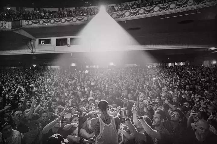 linkinpark主唱童年经历,回忆杀合拍版