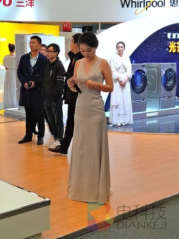 妹子多过车展所有AWE你想看的都在这里